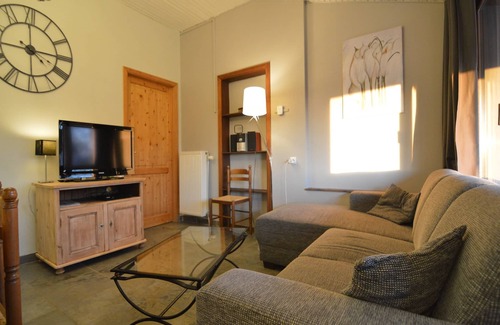 Awagne Cottage | Sunny Cottage with Pool