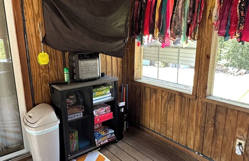 Benton House | “Sunny Daze” Family-friendly 2-bedroom with a short walk to Kentucky Lake!