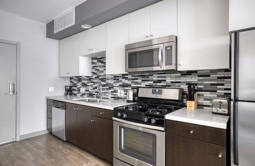 Little Tokyo Apartment | Sunny Downtown 1BR w/ Gym & Courtyard, close to LA Live, by Blueground