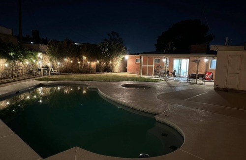 Biggs Field House | Sunny El paso family stay and Pool