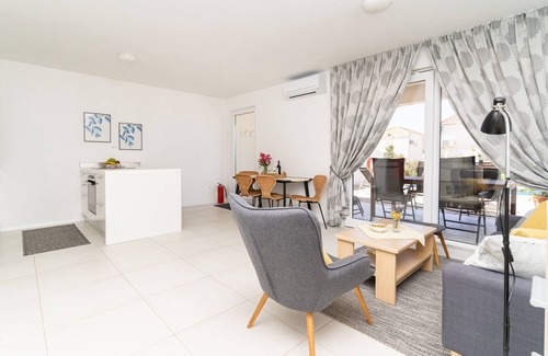 Popovici Apartment | Sunny hill apartment with private pool and magnificent seaview