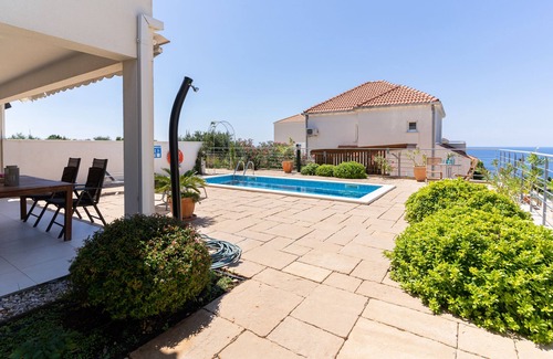 Popovici Apartment | Sunny hill apartment with private pool and magnificent seaview