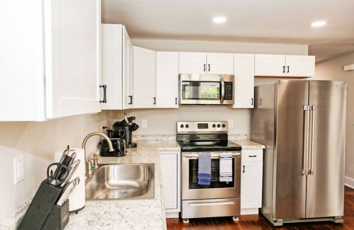 Lincolnton House | Sunny Hill Lincolnton Cottage | 4 Beds Close to Main St Shopping, Outdoor Deck