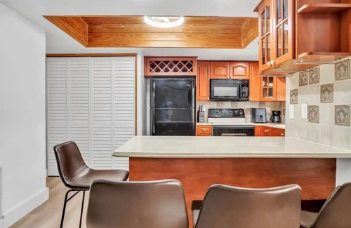 Sunrise House | Sunny Paradise w/Saltwater Pool Hot Tub & BBQ Grill 5 min to Sawgrass Mall