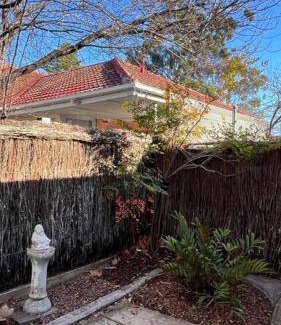 Toorak Gardens Villa | Sunny Retro Home Burnside area