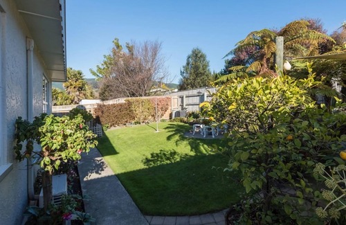 Richmond House | Sunny Richmond Retreat