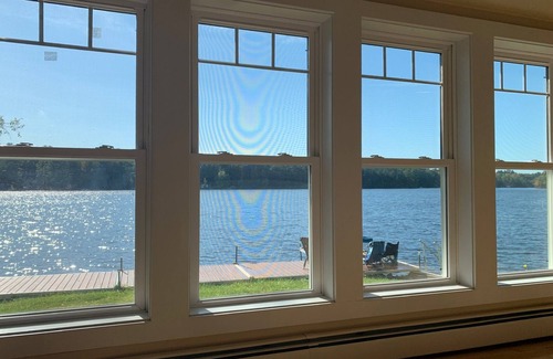 Oakland House | Sunny, spacious and updated lake cottage - amazing views & steps from the water!