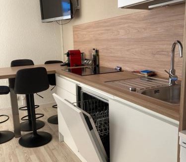 Eclose-Est Apartment | Sunny studio Mountain View balcony Alpe d Huez Studio ensoleillé balcon vue montagne