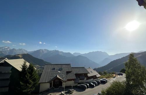 Eclose-Est Apartment | Sunny studio Mountain View balcony Alpe d Huez Studio ensoleillé balcon vue montagne