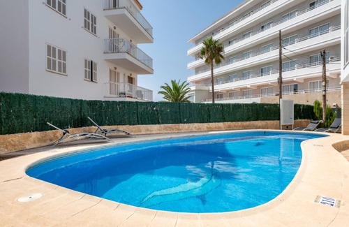 Portocolom Apartment | Sunny Studio with Balcony near the Sea