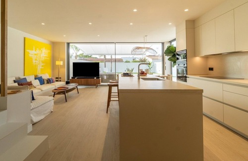 Cambrils House | Sunny Villa by Platja Ardiaca