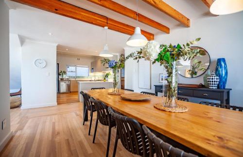 Bloubergstrand House | SUNNYSIDE- 5 Bedroom Beach House, Bloubergstrand