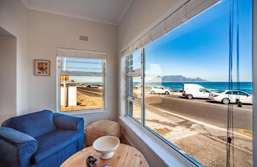 Bloubergstrand House | SUNNYSIDE- 5 Bedroom Beach House, Bloubergstrand