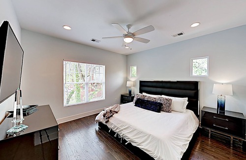 Historic Waverly House | Sunnyside All-Suite: Walk to Cafes & Shops, Near Music Row & The Gulch