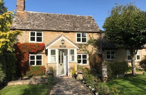 Bampton Cottage | SUNNYSIDE COTTAGE, family friendly in Bampton, Oxfordshire