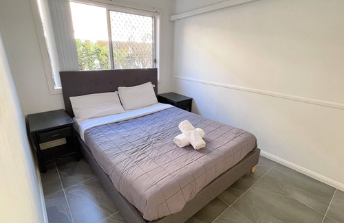 Surfers Paradise Apartment | Sunrise Apt 5 · Renovated 2BR · Ground Floor +Pool