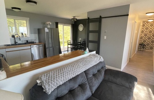 Skidegate House | Sunrise Mountain view Skidegate full house, sleeps 8 Haida Gwaii central private