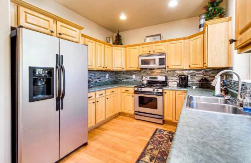 Pinetop-Lakeside House | Sunrise Resort Day Trips! Family Cabin with Fire Pit