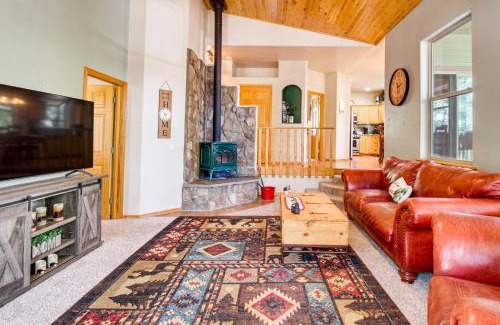 Pinetop-Lakeside House | Sunrise Resort Day Trips! Family Cabin with Fire Pit