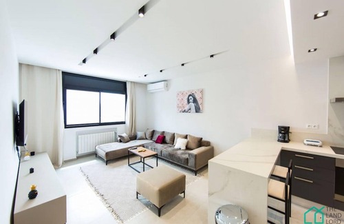 Les Berges du Lac Apartment | Sunset 204 Luxury 2bds With Gym