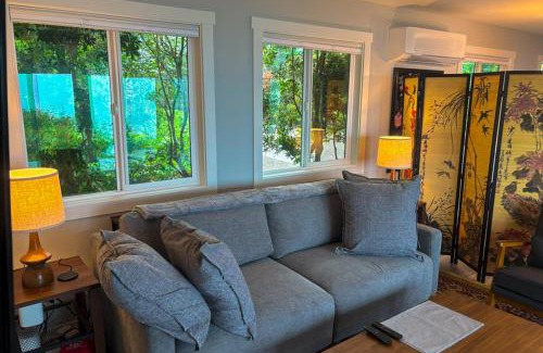 Kingston House | Sunset and Cedar