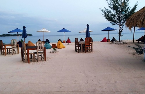 Gili Meno Bed & Breakfast | Sunset Beach Bungalow & Restaurant