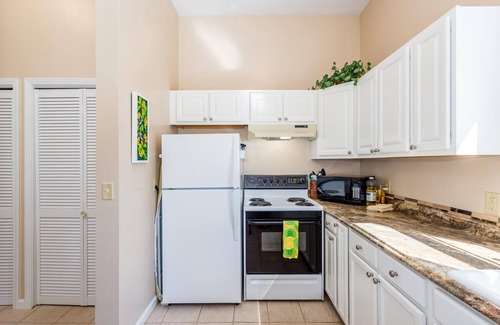 Brevard Cottage | Sunset Cottage Blocks from Downtown