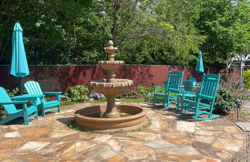 Brevard Cottage | Sunset Cottage Blocks from Downtown