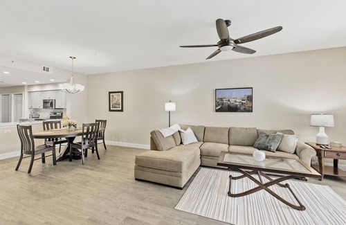 Tropical Cove Condo | Sunset Cove at Lexington CC Lake Village