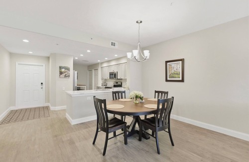 Tropical Cove Condo | Sunset Cove at Lexington CC Lake Village