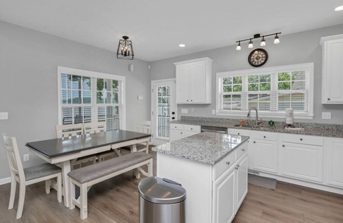 Newberry Shores House | Sunset Hideaway 4BR | Sleeps 12 | 2 Kayaks