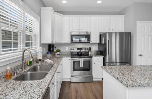 Newberry Shores House | Sunset Hideaway 4BR | Sleeps 12 | 2 Kayaks