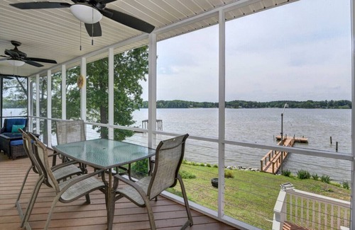 Newberry Shores House | Sunset Hideaway 4BR | Sleeps 12 | 2 Kayaks