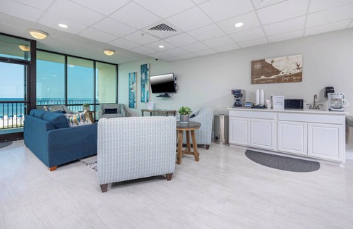 Gulf Shores Condo | SUNSET VIEW! Full Kitchen! Living Room! Bunks! HOTEL on the BEACH!