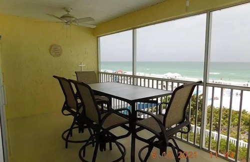 Bradenton Beach Condo | SUNSETS FROM LANAI! Trolley and shops within walking distance!