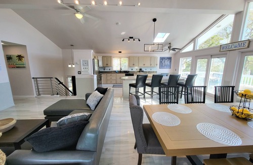 New London House | SUNSETS IN OCEAN BEACH PARK: 6 QUEEN BEDS W/1MIL DOLLAR VIEW OF ATLANTIC OCEAN!