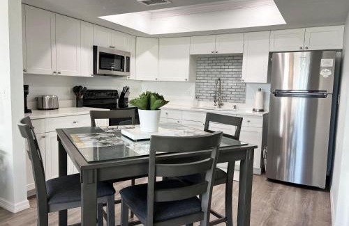 Grove City Apartment | Sunsets, Seafood, and Serenity Pet - Boat Friendly