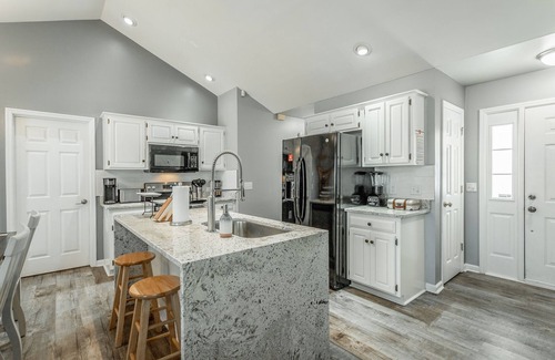 East Brainerd House | SunsetView Blvd - For Family & Friends Gatherings