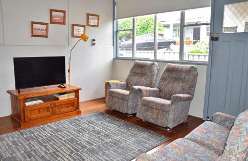 South West Rocks House | Sunshine Cottage - Bring your own linen.