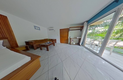 Kribi Hotel | Sup Prem Rm 2P · Balc. · Beach · B'fast opt