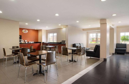 Columbus Hotel | Super 8 by Wyndham Columbus West