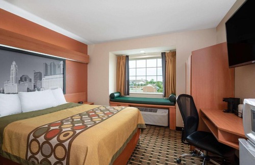 Columbus Hotel | Super 8 by Wyndham Columbus West