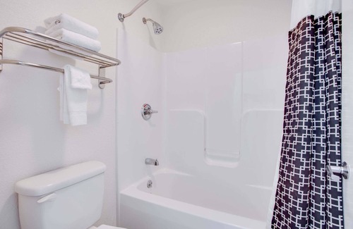 Dalton Hotel | Super 8 by Wyndham Dalton