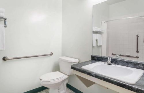 Dauphin Hotel | Super 8 by Wyndham Dauphin