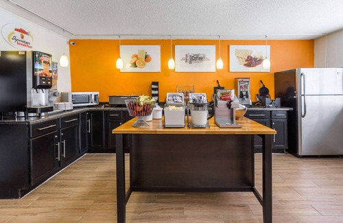 Dubuque Hotel | Super 8 by Wyndham Dubuque