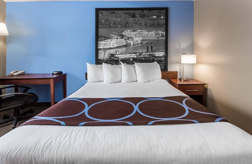 Dubuque Hotel | Super 8 by Wyndham Dubuque