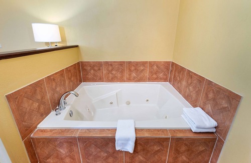 Eddyville Hotel | Super 8 by Wyndham Eddyville/Kuttawa