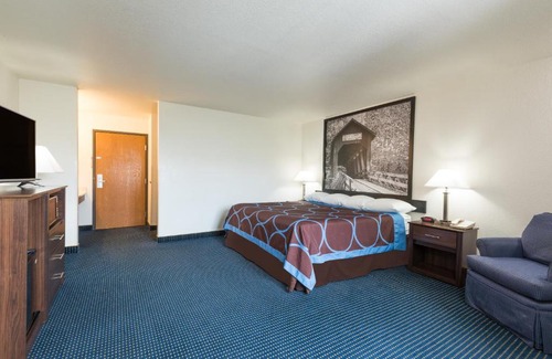 Greenfield Hotel | Super 8 by Wyndham Greenfield