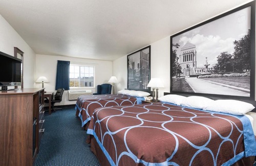 Greenfield Hotel | Super 8 by Wyndham Greenfield