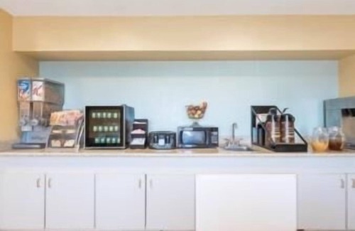 Midland Hotel | Super 8 by Wyndham Midland